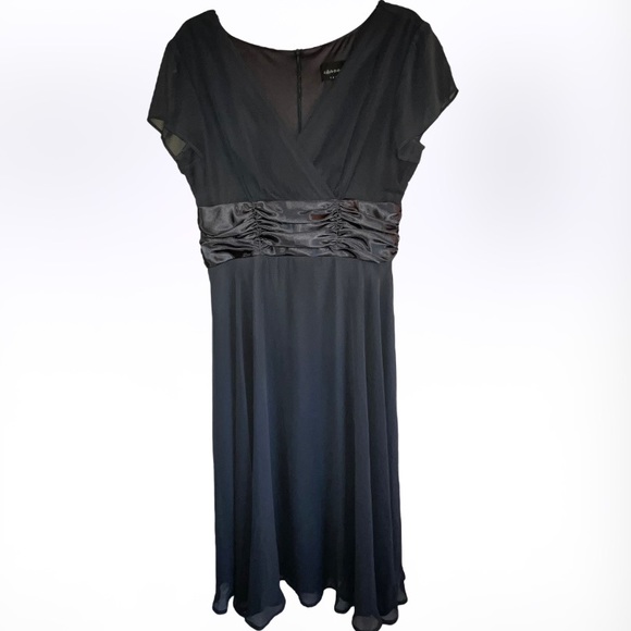 Connected Apparel Black dress size 12 sleeves fully lined - Picture 3 of 6